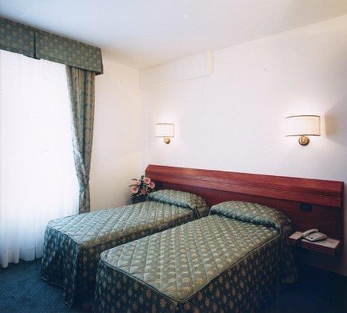 Hotel Arcadia Florens Rum bild