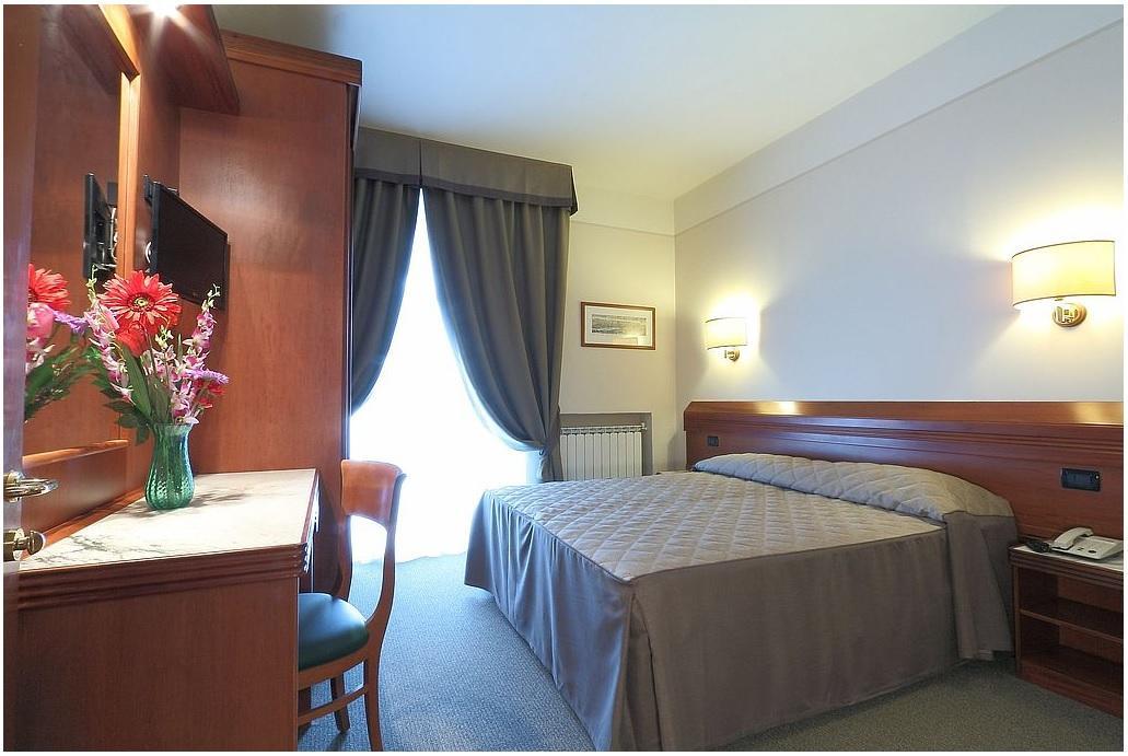 Hotel Arcadia Florens Rum bild