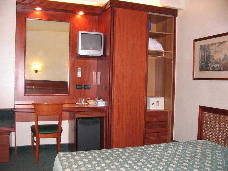 Hotel Arcadia Florens Rum bild