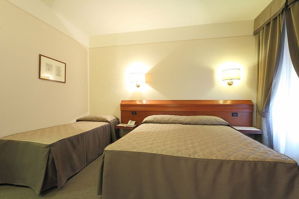 Hotel Arcadia Florens Rum bild