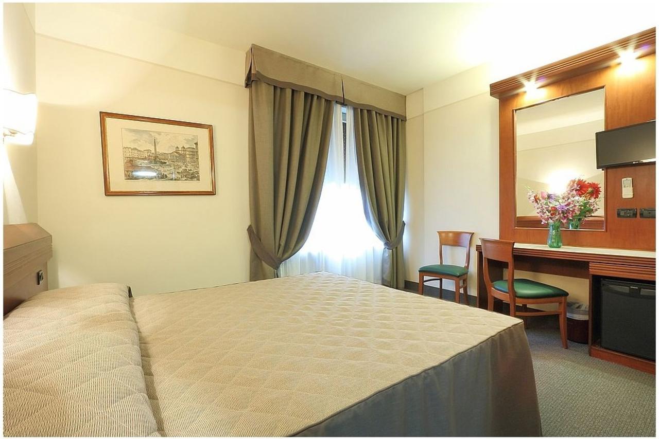 Hotel Arcadia Florens Rum bild